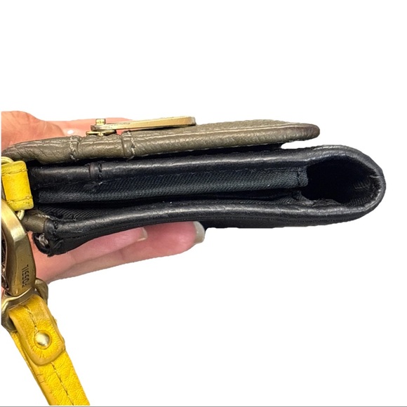 FOSSIL PRESTON PERFORATED PEBBLE LEATHER WRISTLET WALLET‎ OLIVE GREEN/BLACK 6”L - Picture 6 of 16